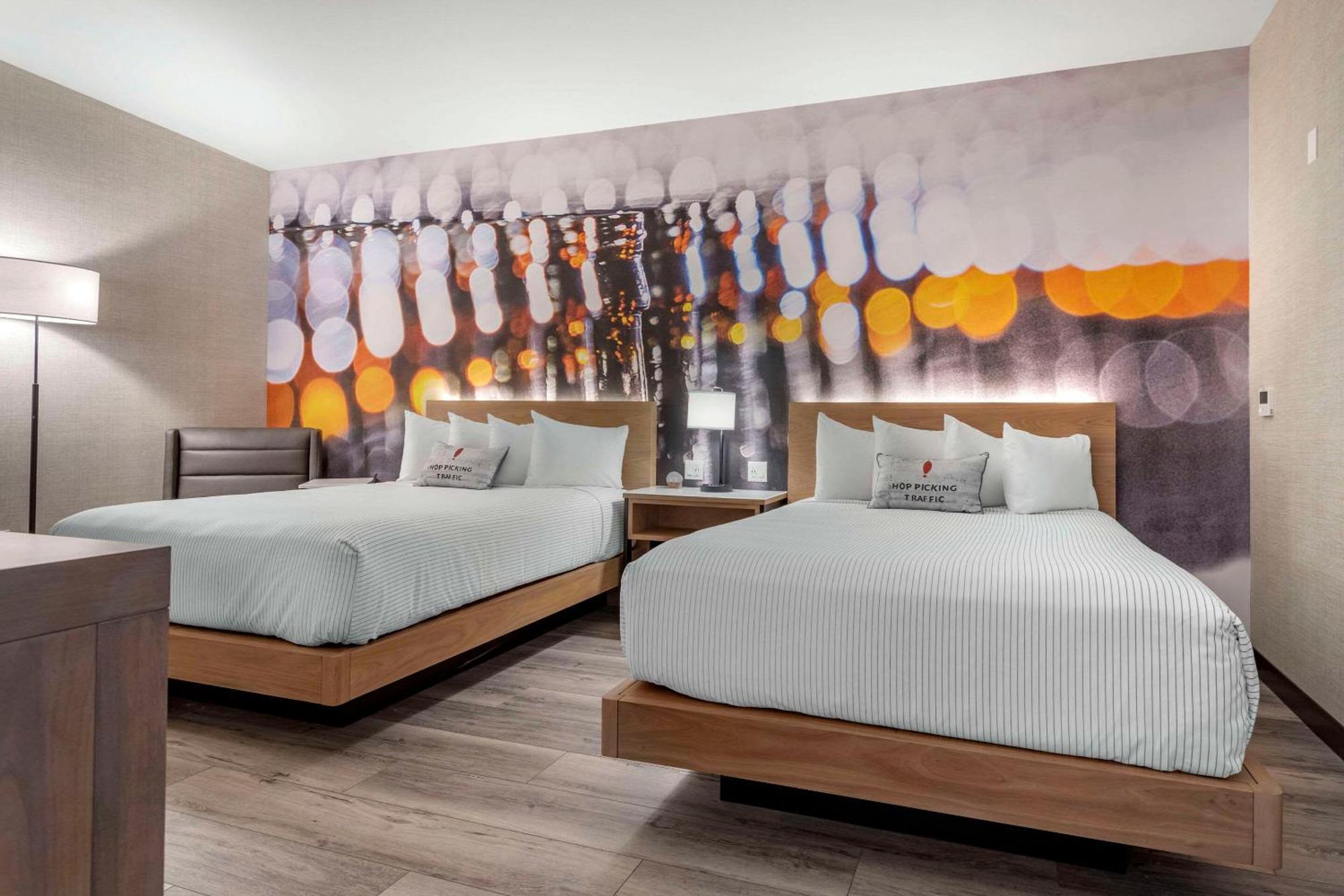 Cambria Hotel Portland Downtown Old Port Екстериор снимка