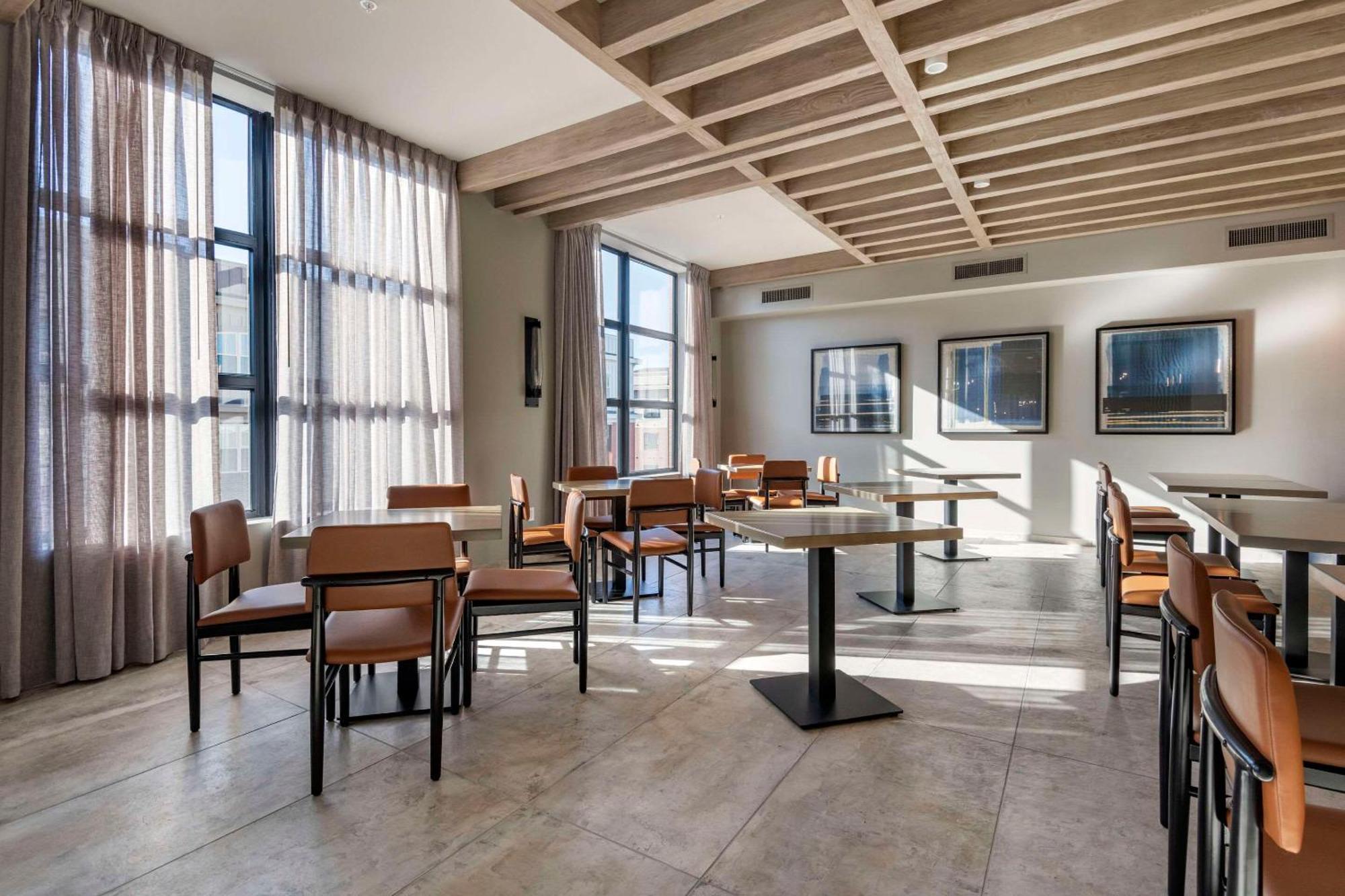 Cambria Hotel Portland Downtown Old Port Екстериор снимка