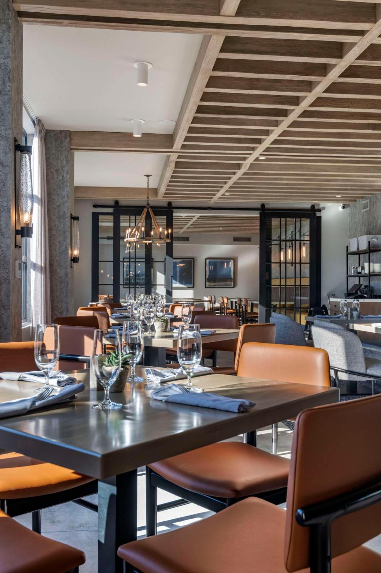 Cambria Hotel Portland Downtown Old Port Екстериор снимка