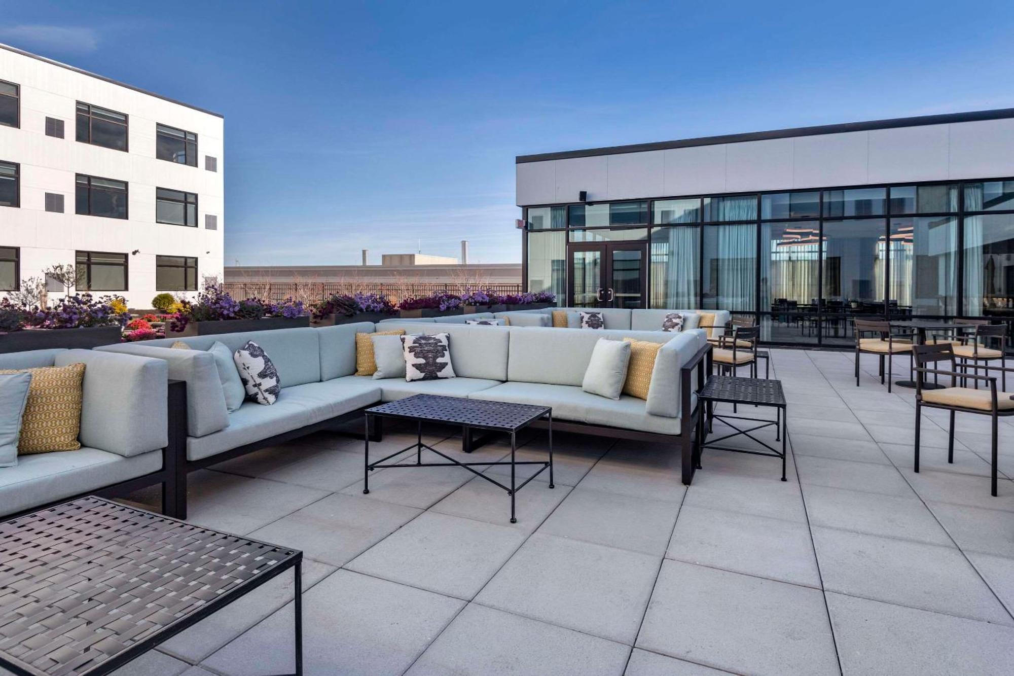 Cambria Hotel Portland Downtown Old Port Екстериор снимка