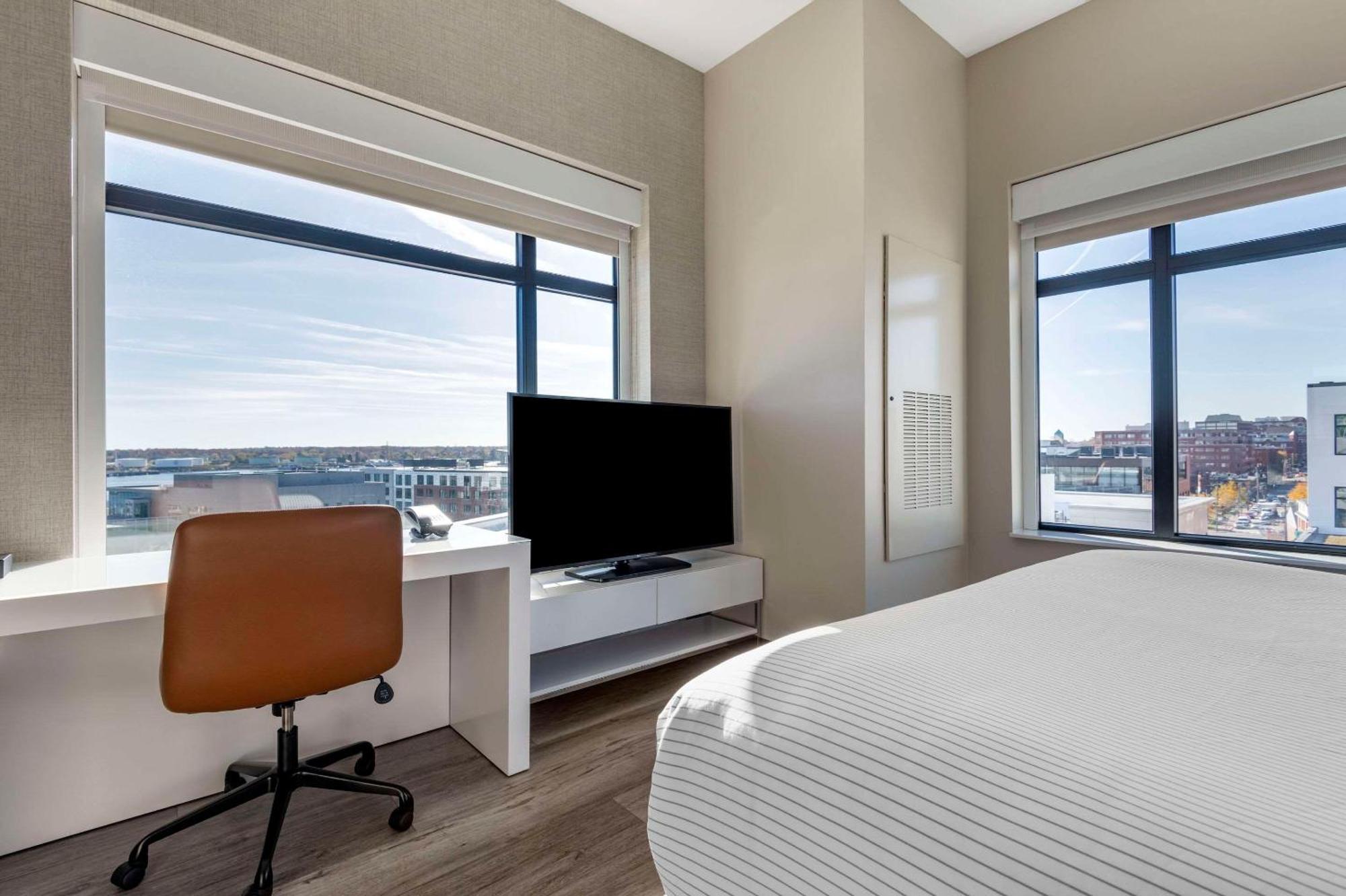 Cambria Hotel Portland Downtown Old Port Екстериор снимка