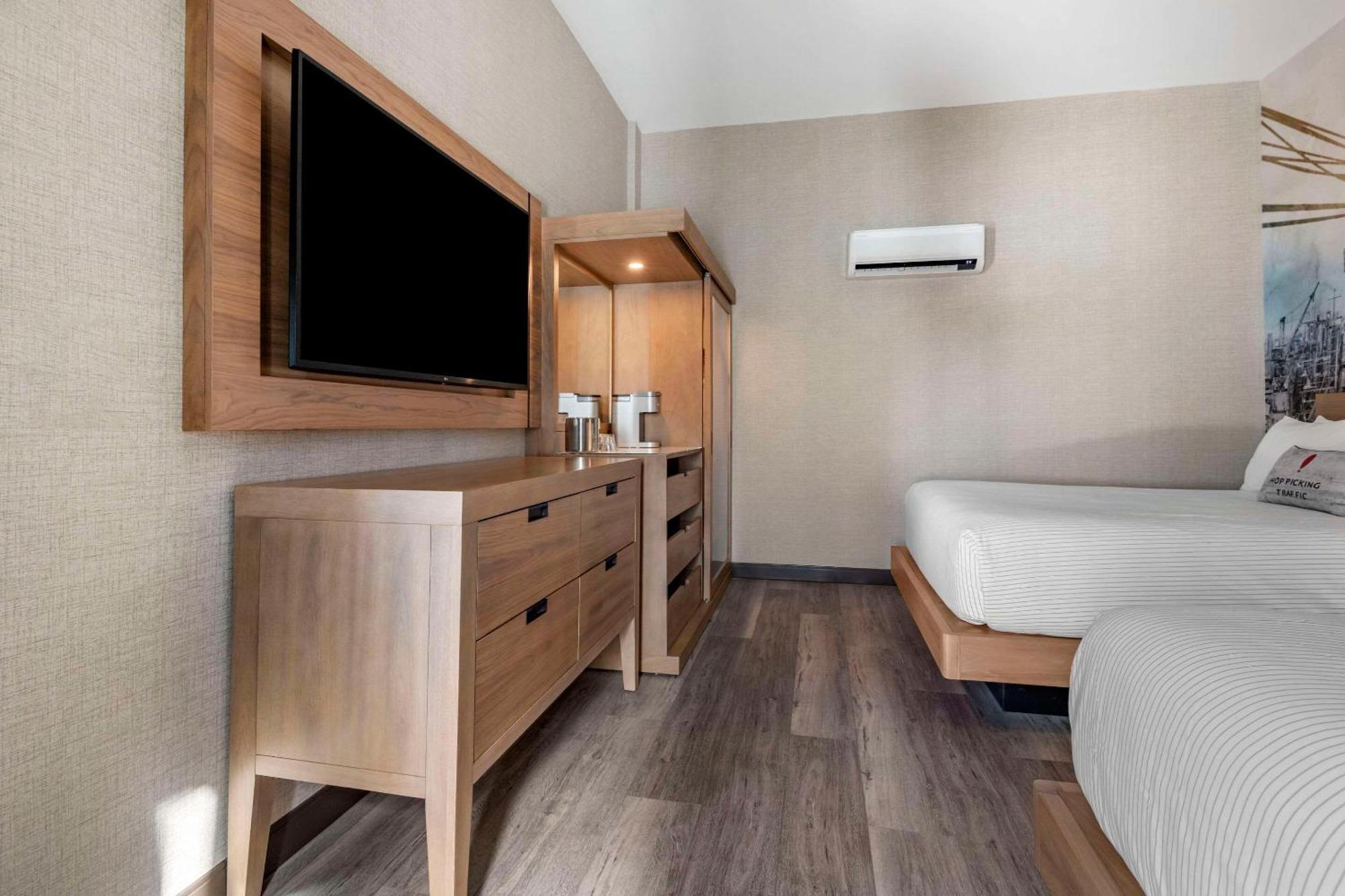 Cambria Hotel Portland Downtown Old Port Екстериор снимка