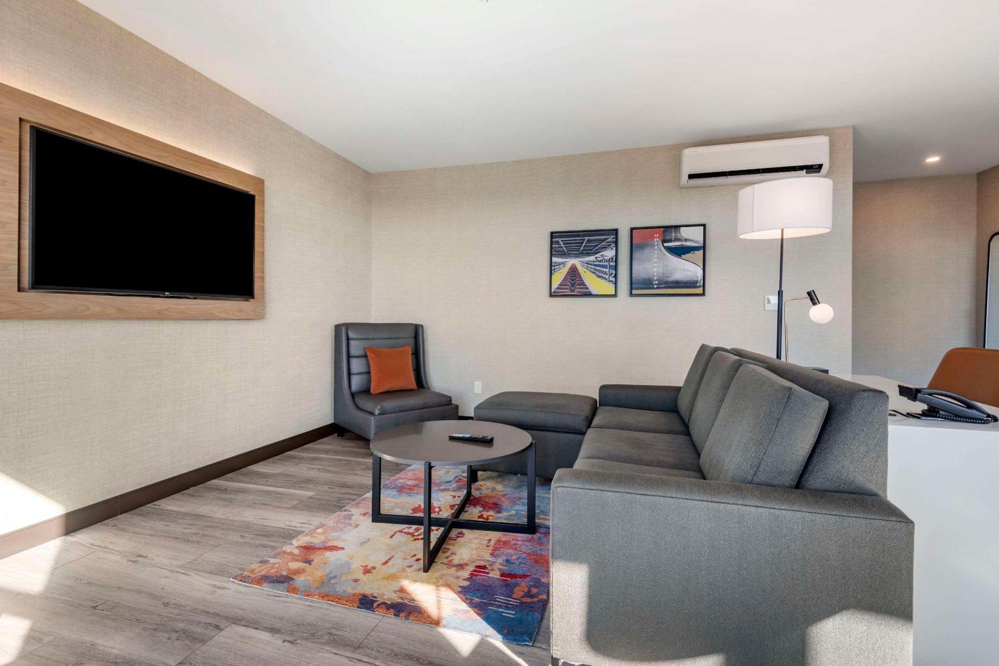 Cambria Hotel Portland Downtown Old Port Екстериор снимка