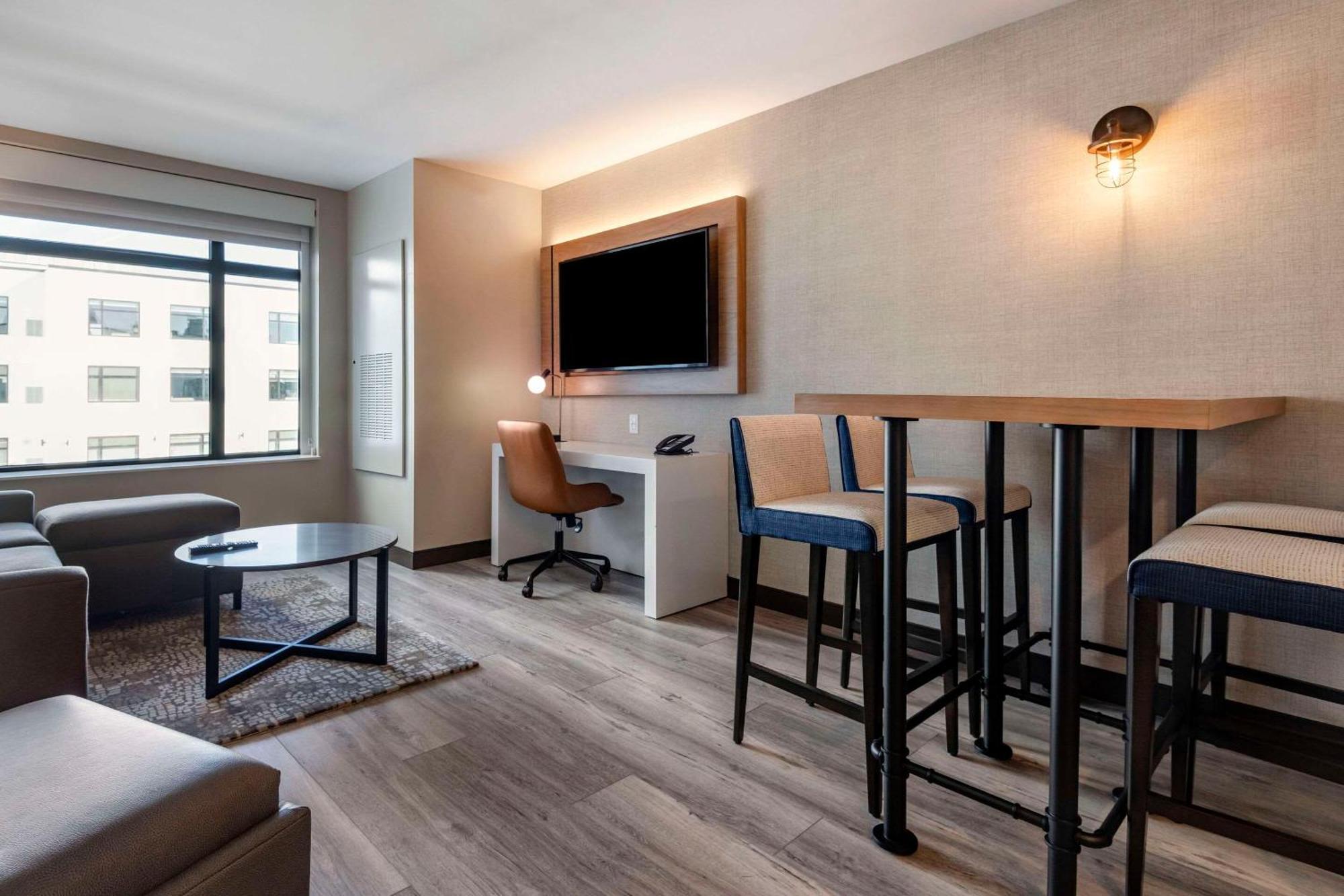 Cambria Hotel Portland Downtown Old Port Екстериор снимка