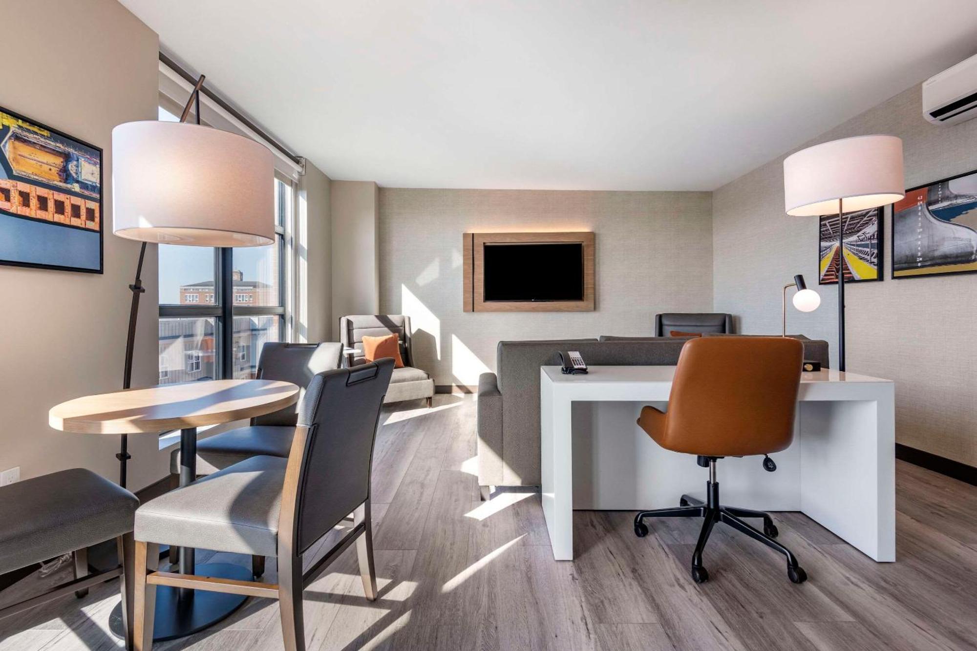 Cambria Hotel Portland Downtown Old Port Екстериор снимка