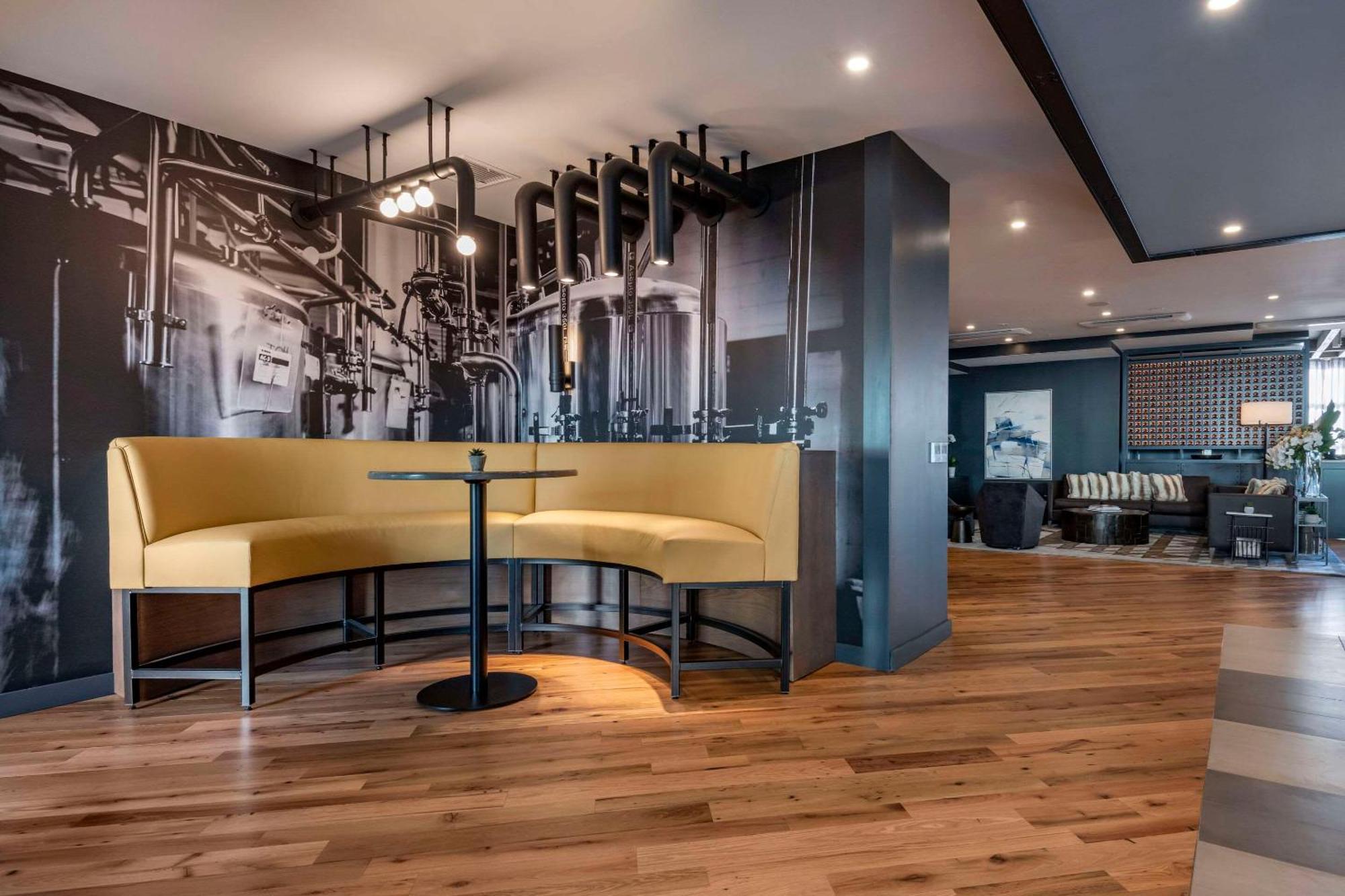 Cambria Hotel Portland Downtown Old Port Екстериор снимка