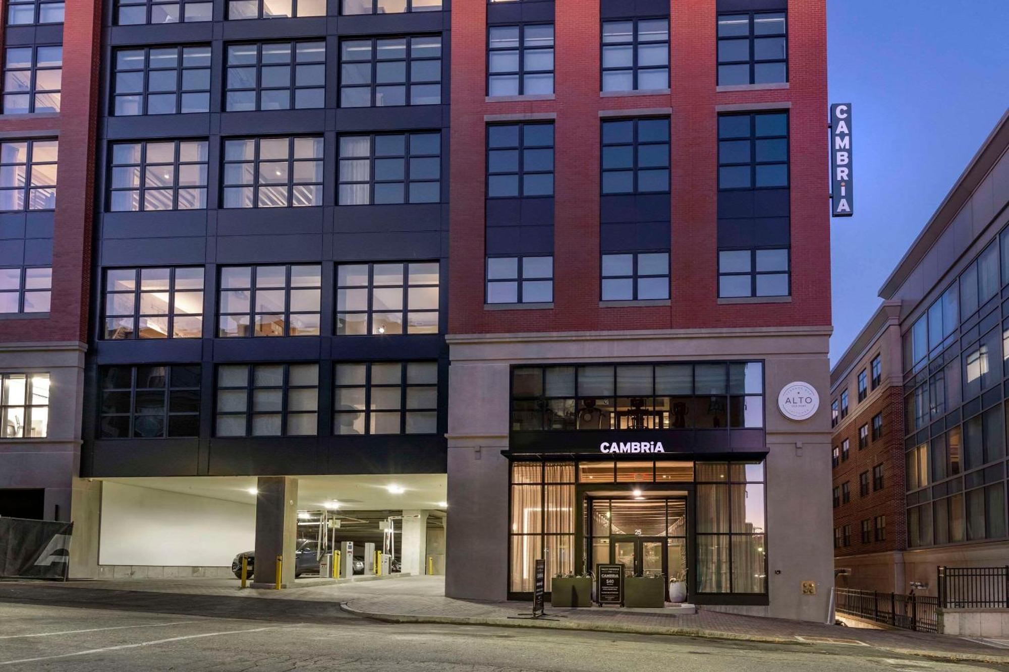 Cambria Hotel Portland Downtown Old Port Екстериор снимка