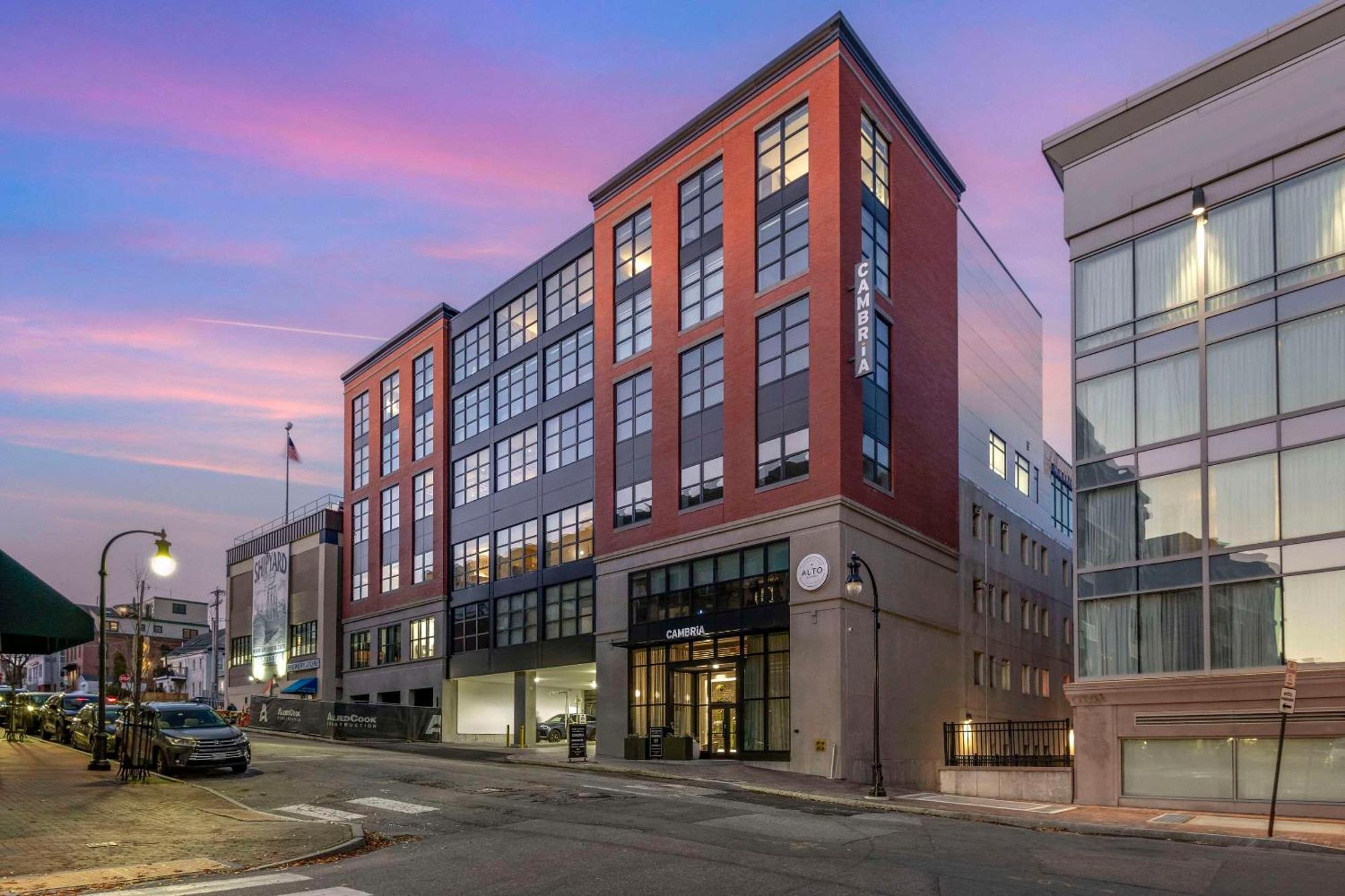 Cambria Hotel Portland Downtown Old Port Екстериор снимка