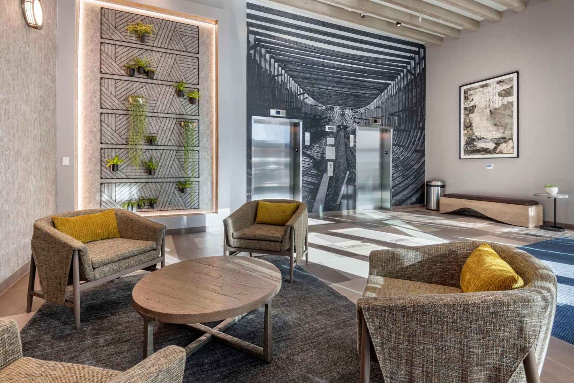 Cambria Hotel Portland Downtown Old Port Екстериор снимка